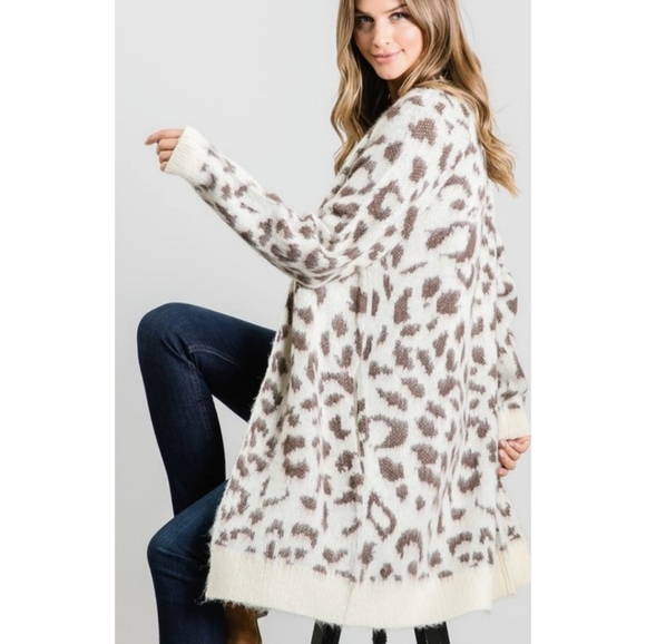 🆕LAST ONE!!🌿LEOPARD PRINT CARDIGAN🌿 - Picture 4 of 14